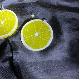 Lemon slice earrings.. dangle and adorable.